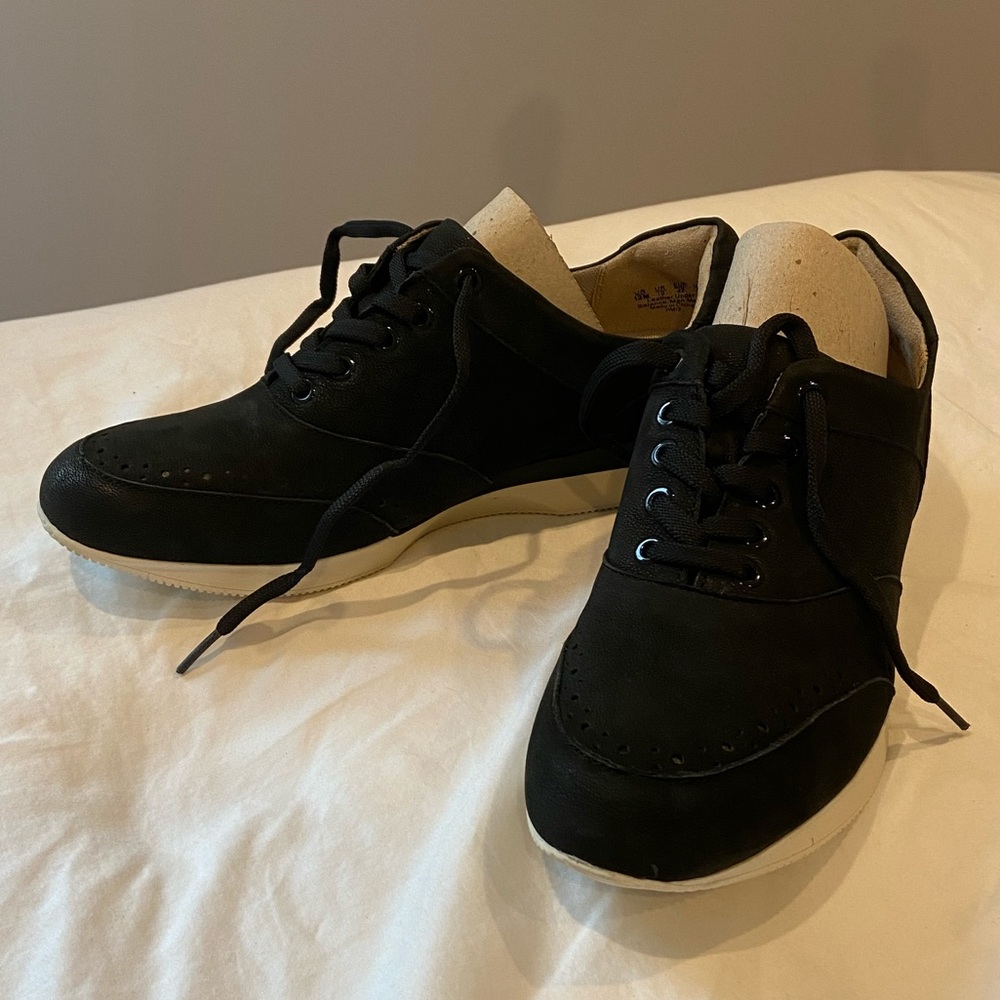 Naturalizer “Jimi 2” Comfort Women’s Sneakers